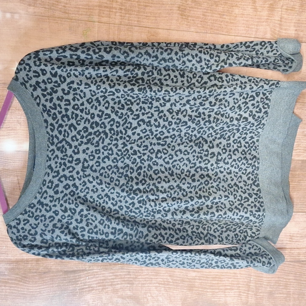SPLENDID SIZE XL ANIMAL PRINT SWEATER